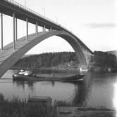 Fartyget Isartal vid Sandöbron