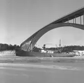 Fartyget Jupiter vid Sandöbron

