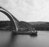 Fartyget Zaanborg vid Sandöbron