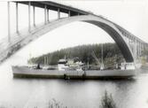 Fartyget Vingaren vid Sandöbron