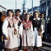 Kvinnor i landskapsdräkt vid invigningen av Länsmuseet, 1963