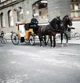 Hästar med vagn på Köpmangatan, 1956-1961
