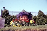 Blomrabatt och urna vid Stjernsunds slott, före 1968