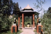 Paviljong och statyetter i Kinaparken, 1960-tal