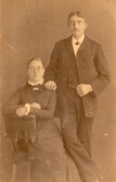 Ett par hos fotografen, ca 1890