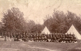 En stor grupp militärer, 1880-tal