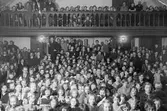 Skolbarn i samlingssal, 1930-tal