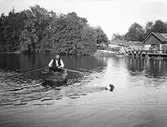 Man i roddbåt, 1920-tal