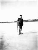 Man på Hemfjärdens is, 1920-tal