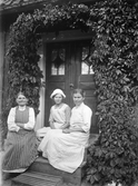 Kvinnor på trappa , 1920-tal