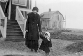 Mor och dotter, 1924