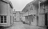 Gård med svalgång på Gamla gatan, efter 1911