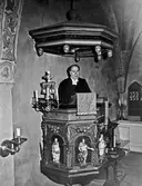 Pastor Strömberg i Almby kyrkas predikstol, 1953-12-21