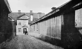 Näbbgränd väster ut mot Kyrkogårdsgatan, ca 1910