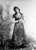 Skådespelerska i föreställningen Preciosas äventyrliga saga på Örebro teater, 1890-1920