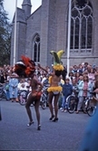 Lättklädda dansare på Örebro karnevalen, 1986