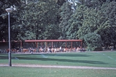Serveringen i stadsparken, 1983