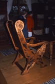 Snidad stol i Axel Borgs jaktstuga, 1988