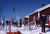 Skidåkare vid Kilsbergsstugan, 1987