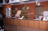 Kunddisk i turistbyrån, 1979