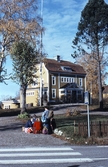 Barn utanför Uskavigården, 1981