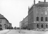 Drottninggatan mot norr från Stortorget,  före 1884