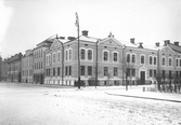 Nordöstra hörnet av Fabriksgatan mot Änggatan, 1907