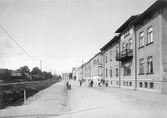 Grev Rosengatan mot väster från Skolgatan, 1903