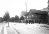 Sydöstra hörnet av Järnvägsgatan mot Storgatan, 1903