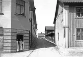 Källgränd mot väster från Drottninggatan, 1903
