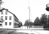 Nygatan mot väster från Fabriksgatan, 1903