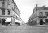 Nygatan mot öster från Drottninggatan, 1903