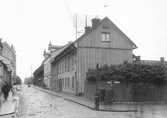 Storgatan nordöstra hörnet mot Fredsgatan, 1899-1902