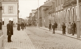 Folkliv på Storgatan, 1890-tal