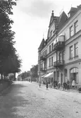 Storgatan mot söder från norra Kyrkogården, 1903