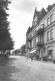 Storgatan mot söder från norra Kyrkogården, 1903
