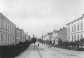 Änggatan mot nordväst från Kyrkogårdsgatan, 1903