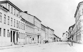 Drottninggatan mot norr från Våghustorget, före 1877