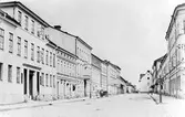 Drottninggatan mot norr från Våghustorget, före 1877