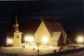 Sånga kyrka har föregåtts av en äldre kyrka sannolikt av trä. Den nuvarande kyrkan är inte en av de äldsta i Ådalen, men exakt datering är svårt att få fram. Den är som flera av de övriga medeltidskyrkorna spetsgavlad med brant spånklätt sadeltak. Sakristia och vapenhus har tillkommit senare. Innertaket förseddes under 1400-talet med stjärnvalv. Kyrkan är byggd över en undergörande källa, vilket tyder på att platsen är gammal som kultplats. Interiören präglas av 1770-tals inredning med bl.a altaruppsats och predikstol. Klockstapeln är byggd omkring 1850.