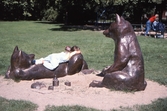 Skulpturen Rävarnas picknick  i Stadsparken, 1994