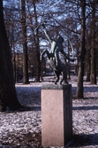 Statyn Bågspännande kentaur i Slottsparken, 1999