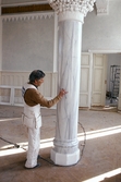 Marmorering av pelare i plenisalen, 1989