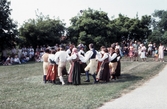 Folkdansuppvisning under firandet av Svampen, 1982