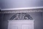 Målad dörröverstycke på Karlslunds herrgård, 1988