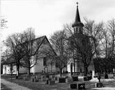 Boteå kyrka hör sannolikt till de äldsta medeltida stenkyrkorna i Ådalen. Den är också den enda som har varit försedd med korabsid. Vid 1400-talets mitt utökades kyrkan med en korsarm åt söder. Kyrkan är numera vitputsad och har brant, spånklätt sadeltak. År 1788 byggdes klockstapeln av byggmästare Eurenius. Den har ombyggts under 1800-talet och fick då inklädnad med vitmålad panel. Kyrkan har tre stjärnvalv som haft målningar, vilka är överkalkade. Inga medeltida skulpturer finns bevarade. Inredningen är huvudsakligen tillkommen under 1700- och 1800-talen. En senmedeltida dopfunt finns.