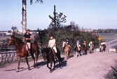 Ridtur ute i Karlslund, 1981