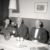Medaljöverlämning och middag i Föra 10/2 1960. Postdirektör Axel Engers, Fru Berta Nilsson, Föra. Postmästaren Cir Ewers, Borgholm.