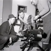 Hemvärnet på Öland inspekterar kulspruta.