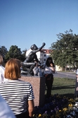 Stopp vid stadsvanding vid statyn Planterande pojke, 1996